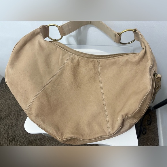 Chic Tan Hobo Bag with Gold Accents - Picture 6 of 8
